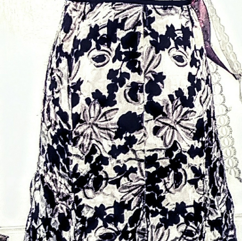 Classically beautiful black and white skirt